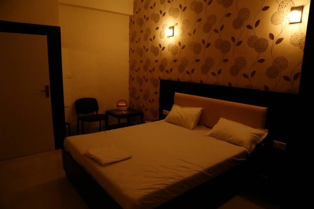 Virat Hotel & Guest House Rādhanpur Exterior foto